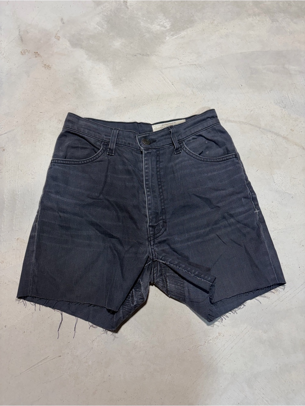 imogene + willie Elizabeth cutoff denim shorts hole 26